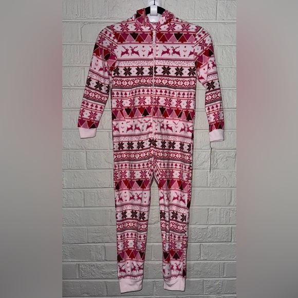Cat & Jack Other - NWT CAT & JACK CHRISTMAS girls pajama sz S (6/7) ✨